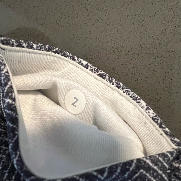 Lululemon leggings size 2 - Picture 4 of 5